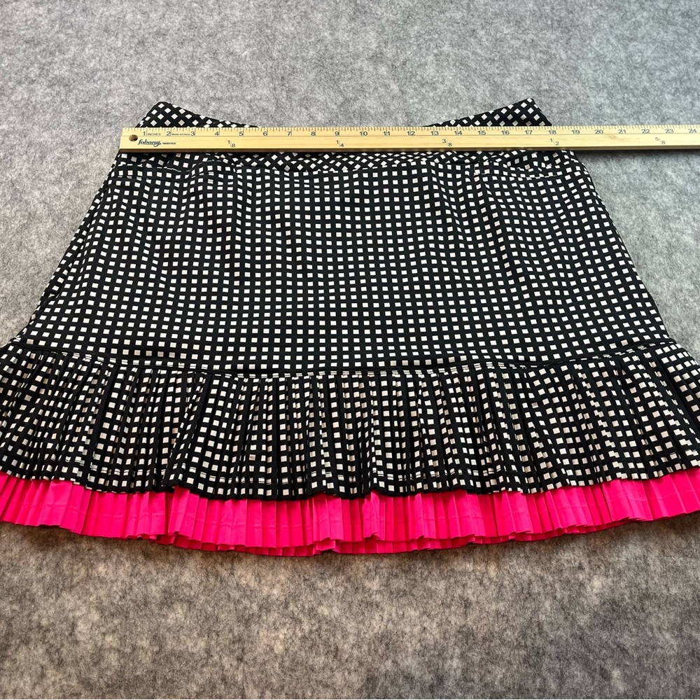 Black and Pink Tail skorts